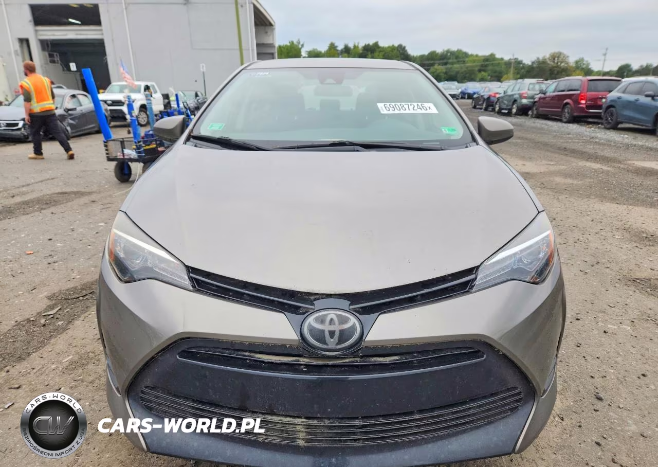 2018 Toyota Corolla Le VIN:2T1BURHE1JC002199 - 5