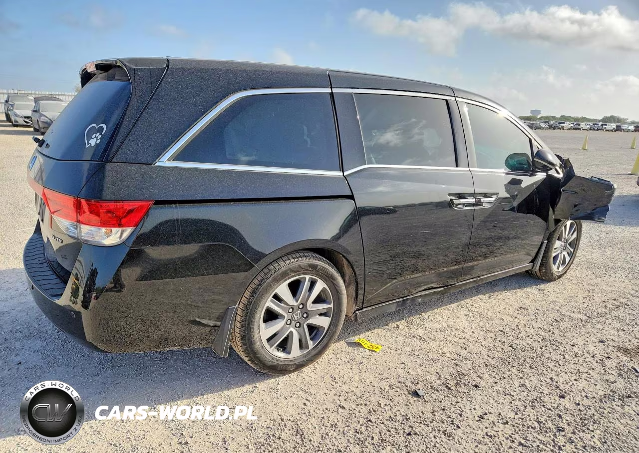 2015 Honda Odyssey Touring VIN:5FNRL5H92FB004821 - 3