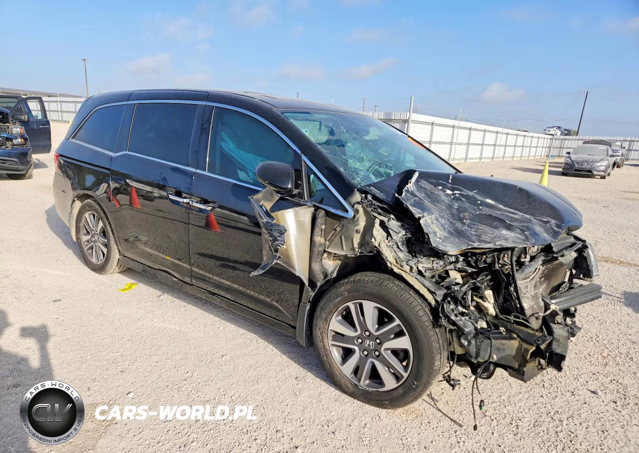 2015 Honda Odyssey Touring VIN:5FNRL5H92FB004821 - 4