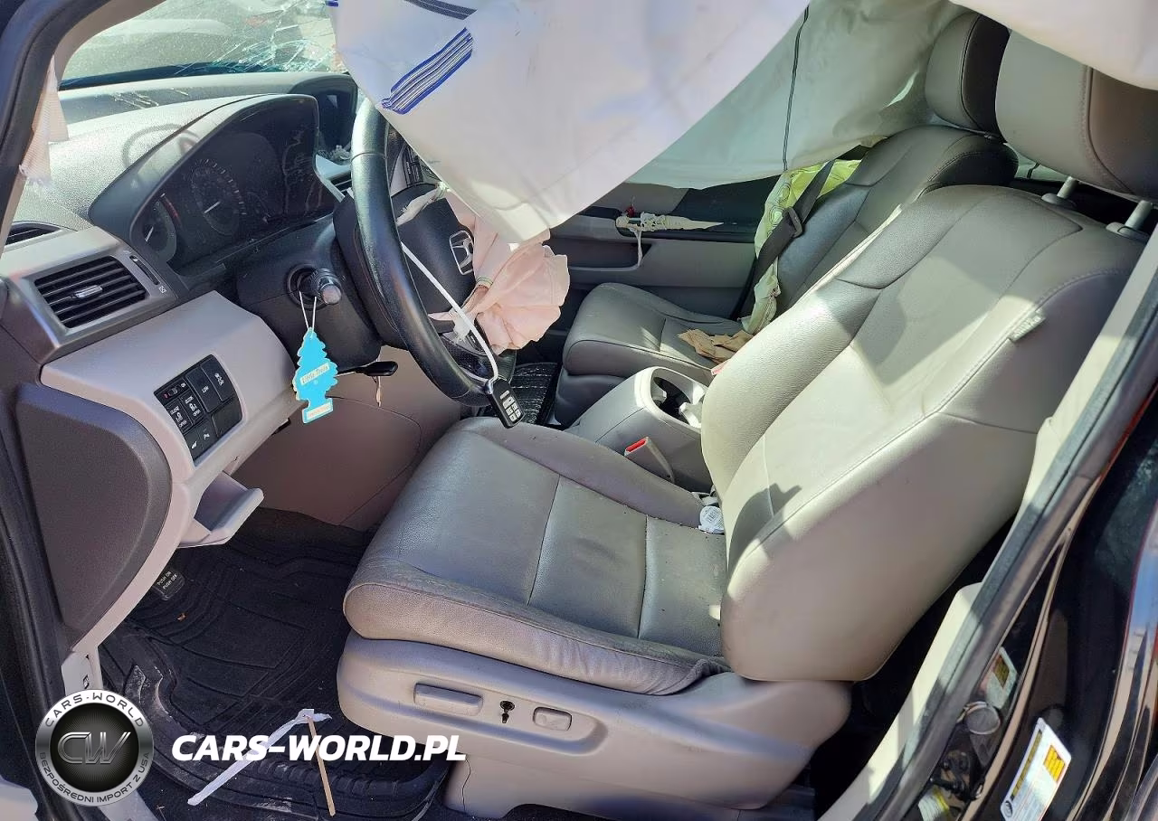2015 Honda Odyssey Touring VIN:5FNRL5H92FB004821 - 7
