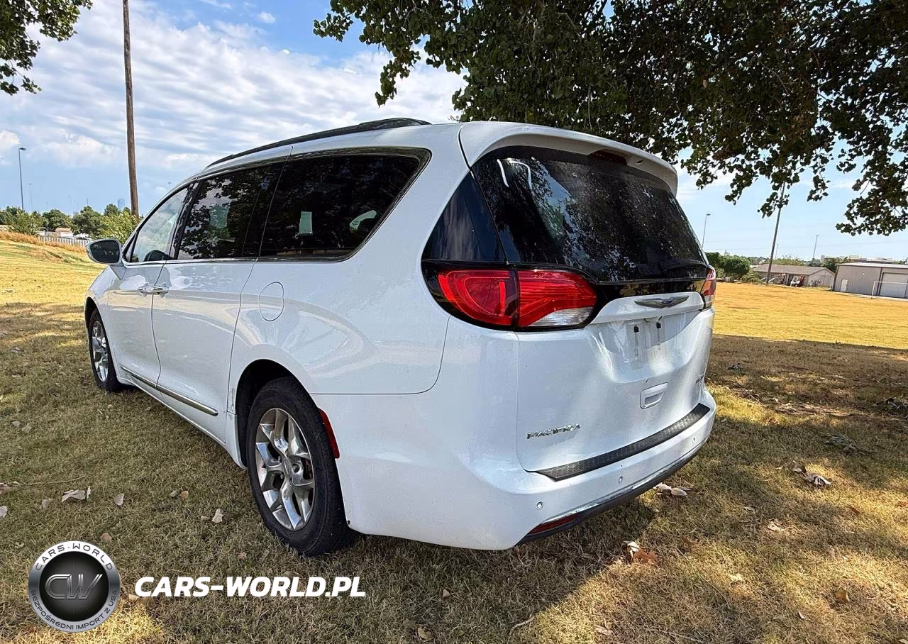 2018 Chrysler Pacifica Limited VIN:2C4RC1GG4JR276048 - 3