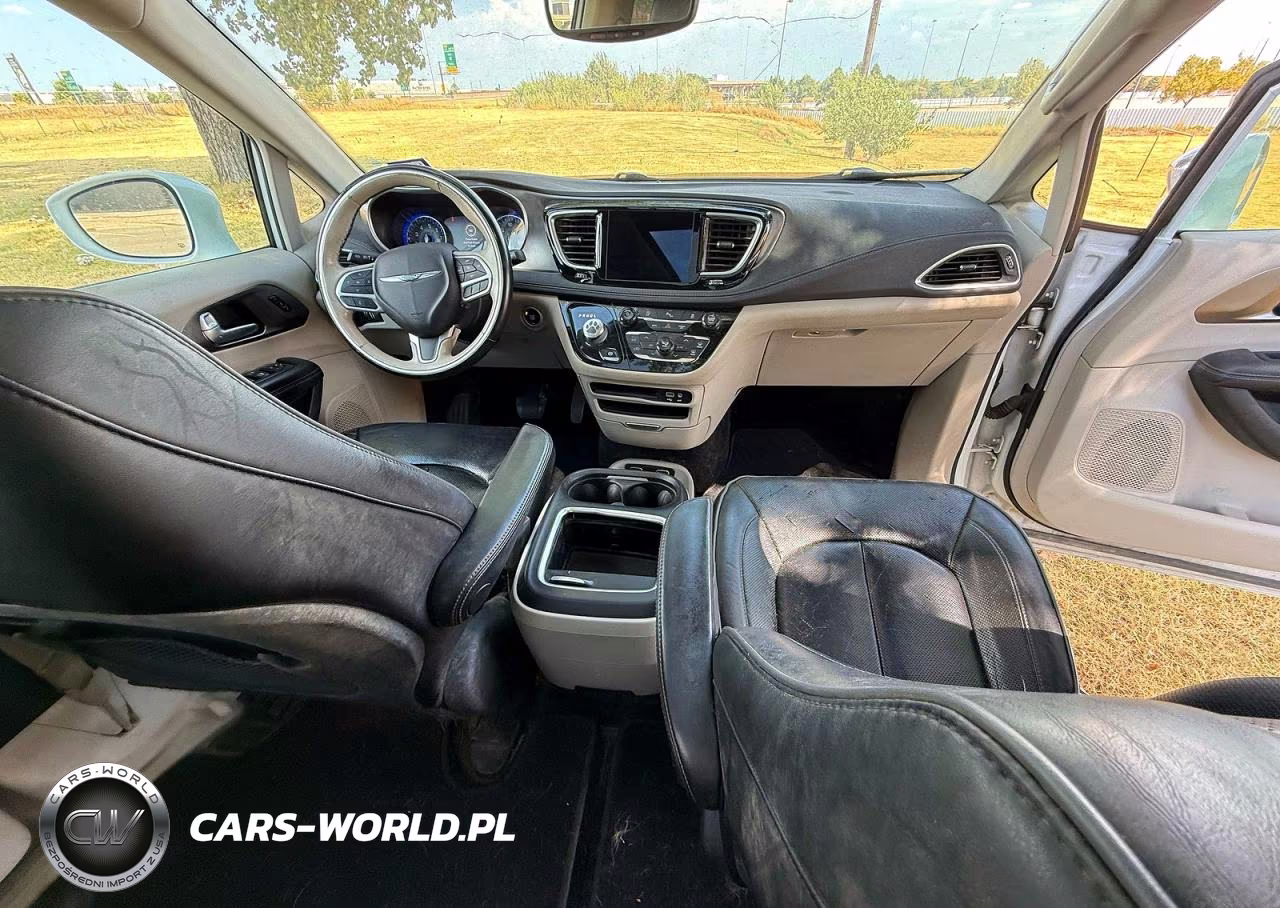 2018 Chrysler Pacifica Limited VIN:2C4RC1GG4JR276048 - 9