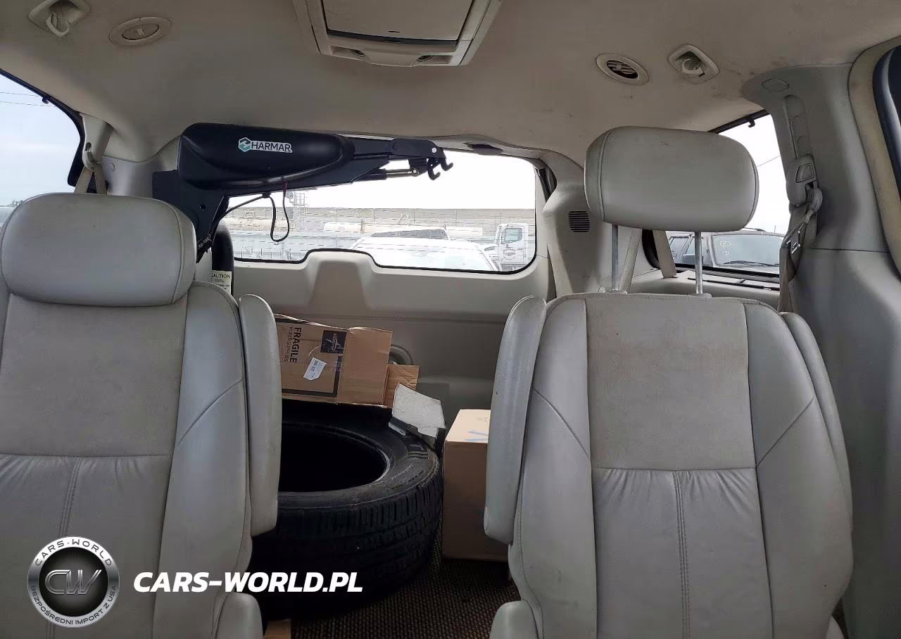 2010 Chrysler Town & Country Limited VIN:2A4RR6DX5AR241576 - 10