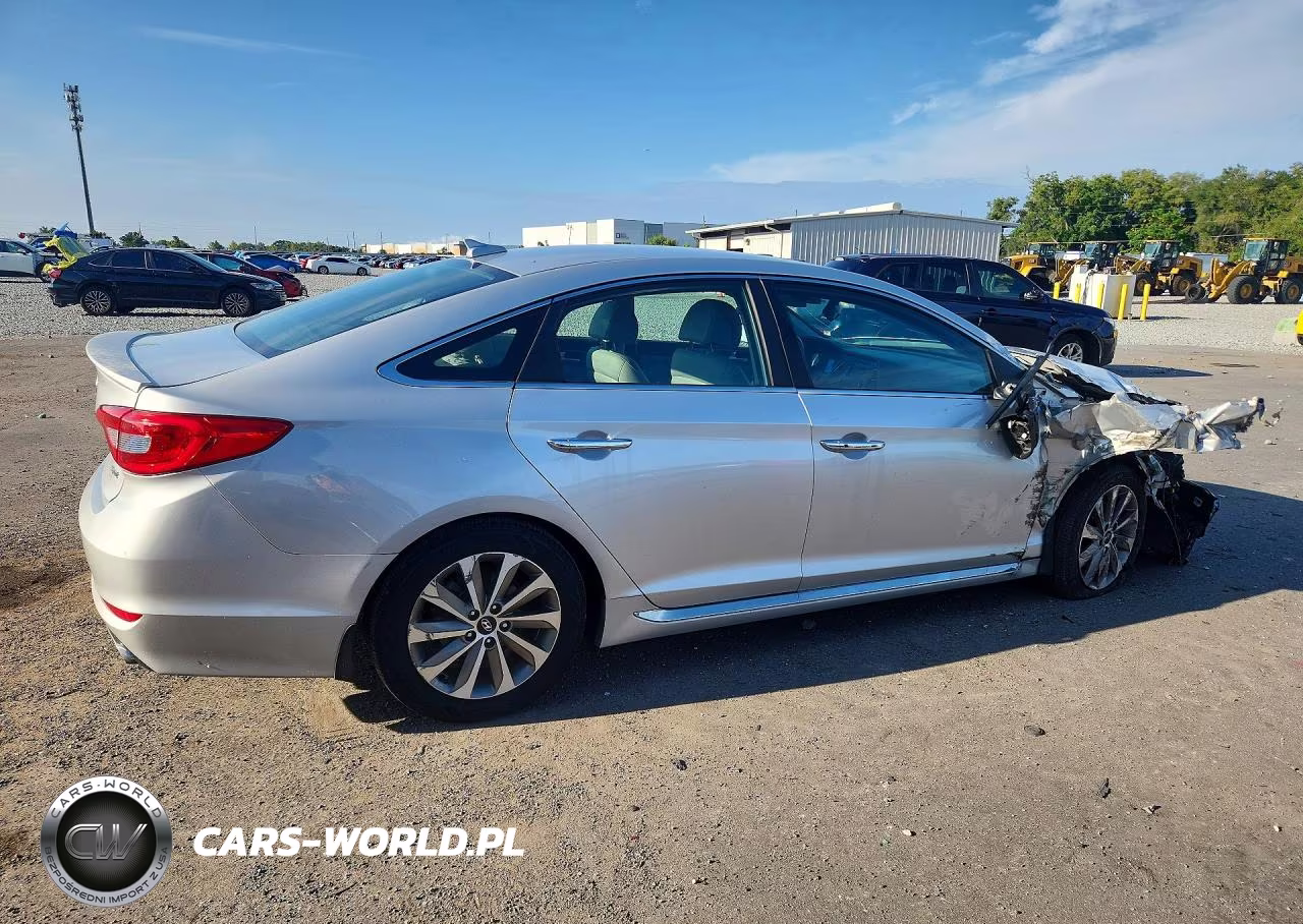 2015 Hyundai Sonata Sport VIN:5NPE34AF3FH258631 - 3