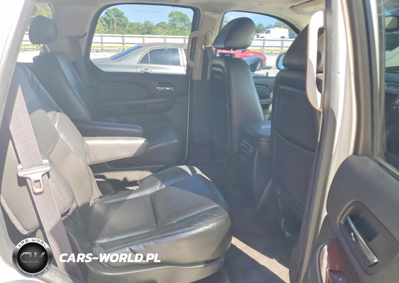 2010 Cadillac Escalade Luxury VIN:1GYUKBEF1AR179032 - 11
