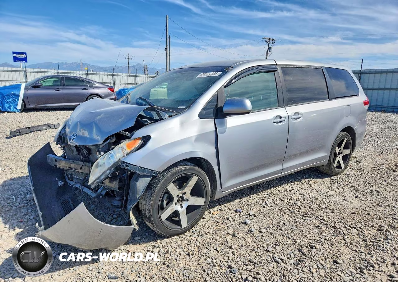 2012 Toyota Sienna Le 8-Passenger