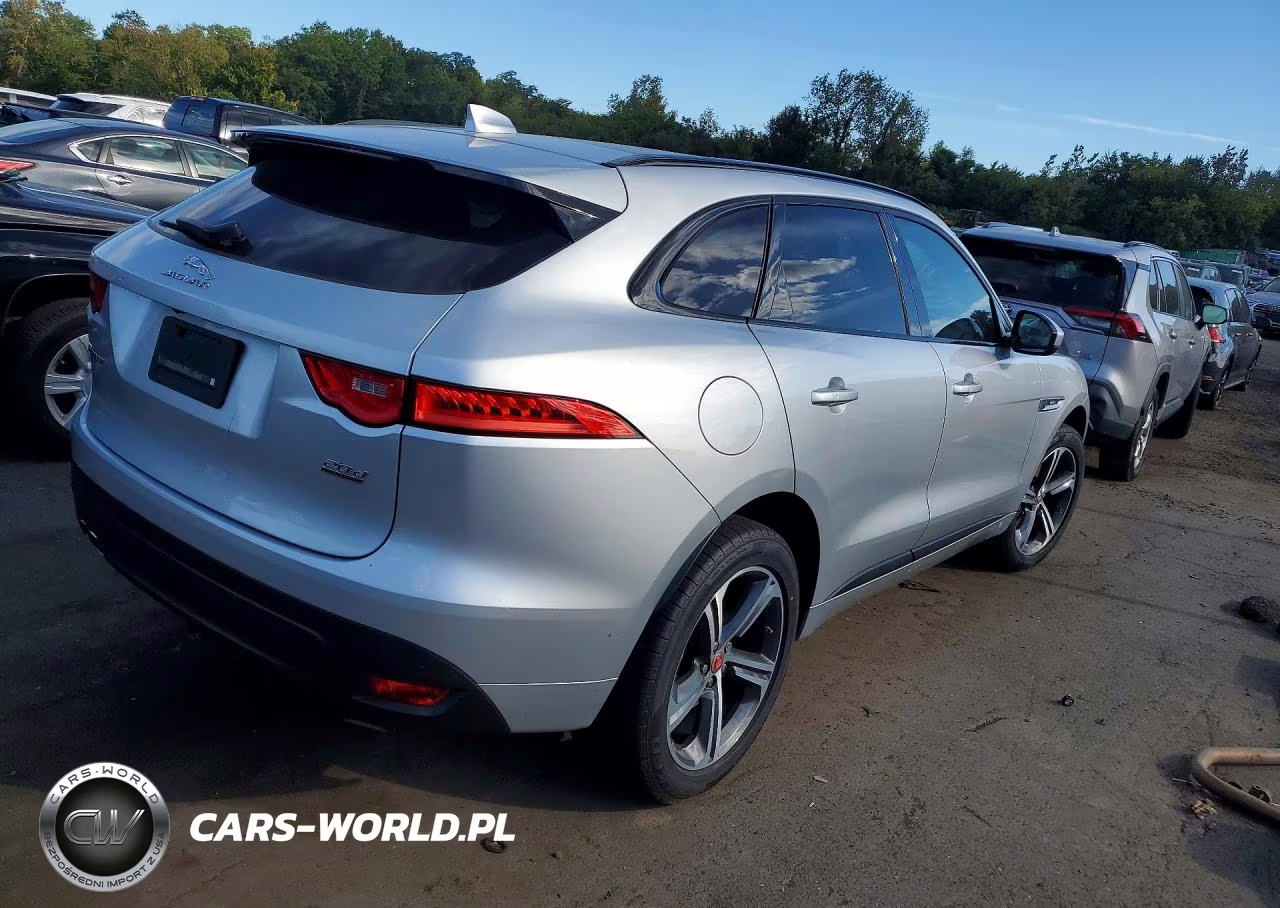 2017 Jaguar F-Pace R - Sport VIN:SADCL2BN8HA099704 - 3