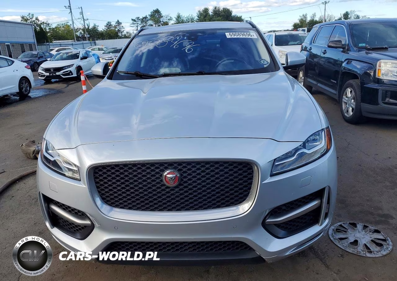 2017 Jaguar F-Pace R - Sport VIN:SADCL2BN8HA099704 - 5