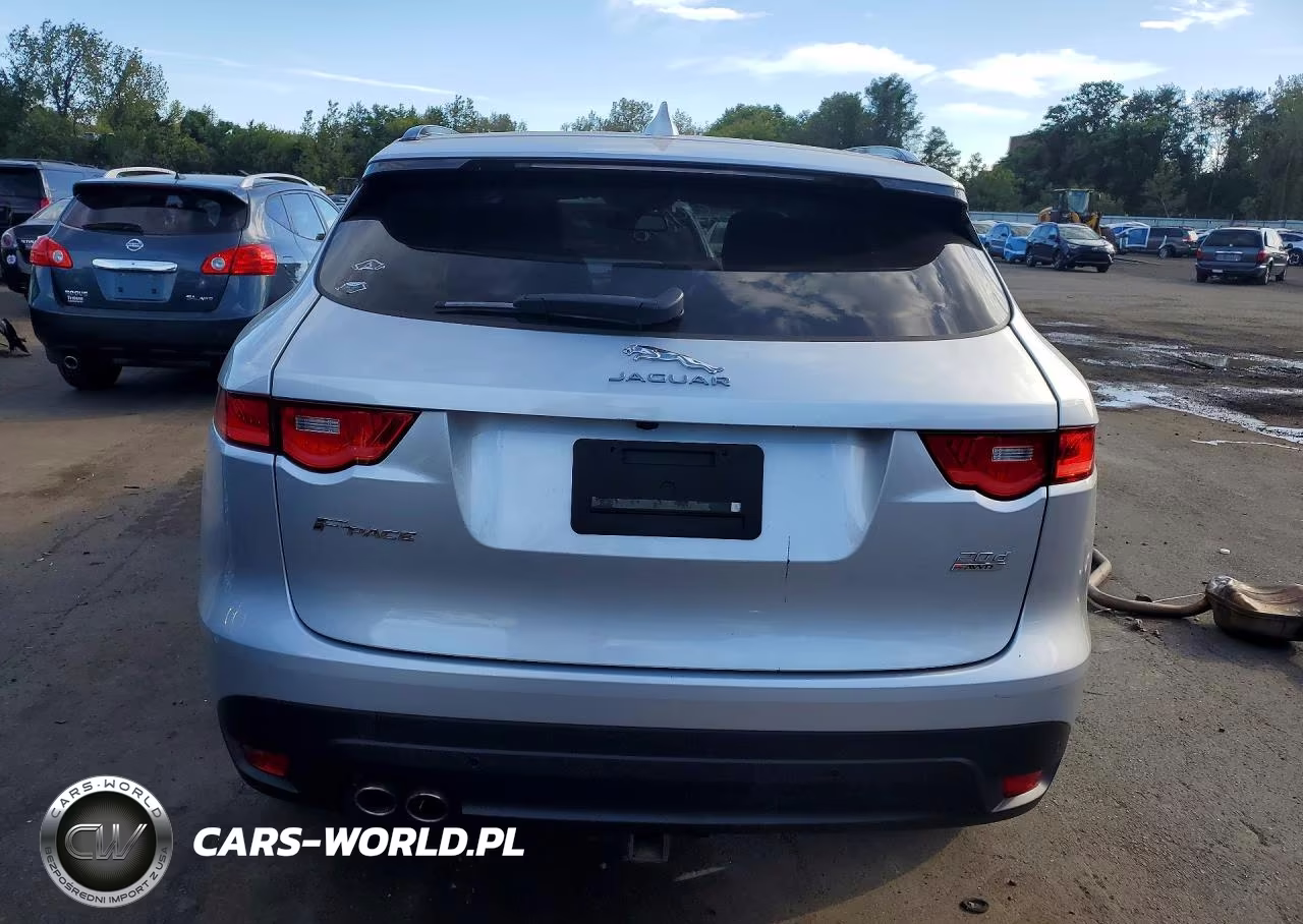 2017 Jaguar F-Pace R - Sport VIN:SADCL2BN8HA099704 - 6