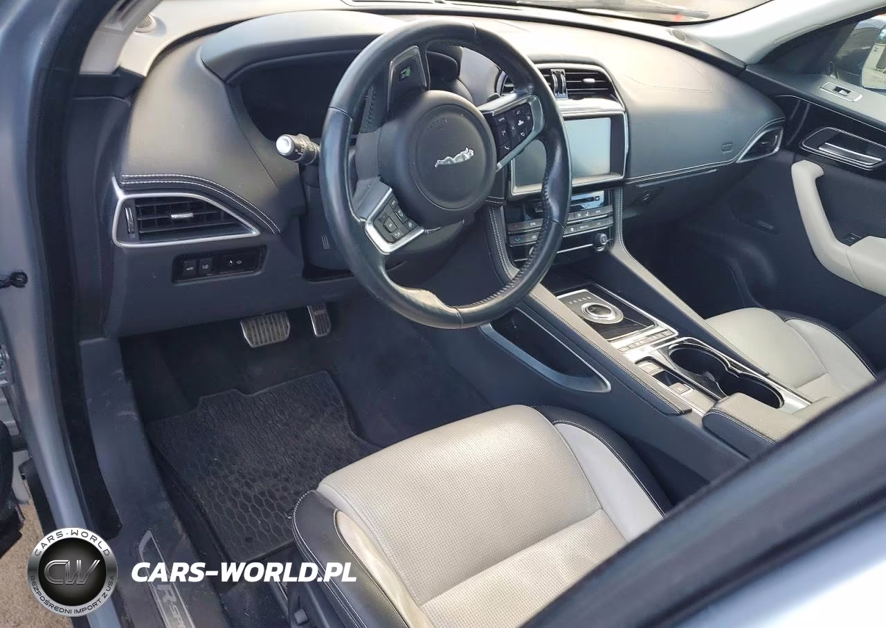 2017 Jaguar F-Pace R - Sport VIN:SADCL2BN8HA099704 - 8