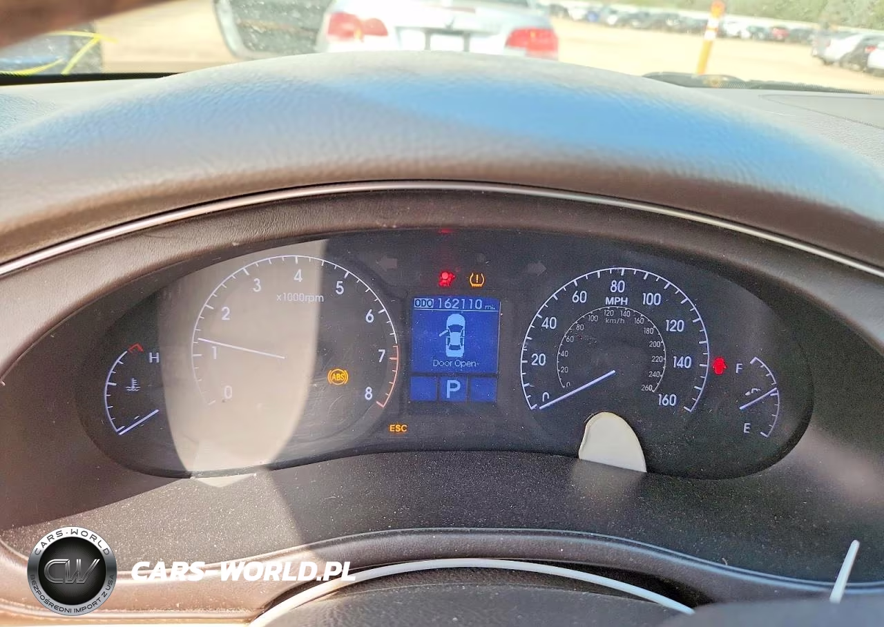 2013 Hyundai Genesis 3.8L VIN:KMHGC4DD8DU235850 - 9