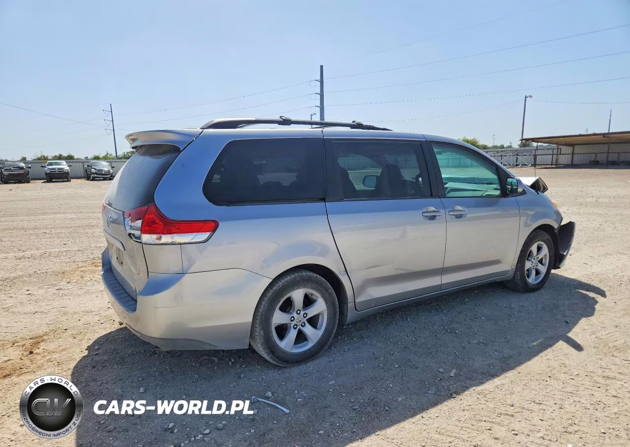 2011 Toyota Sienna Le VIN:5TDKK3DC4BS151464 - 3