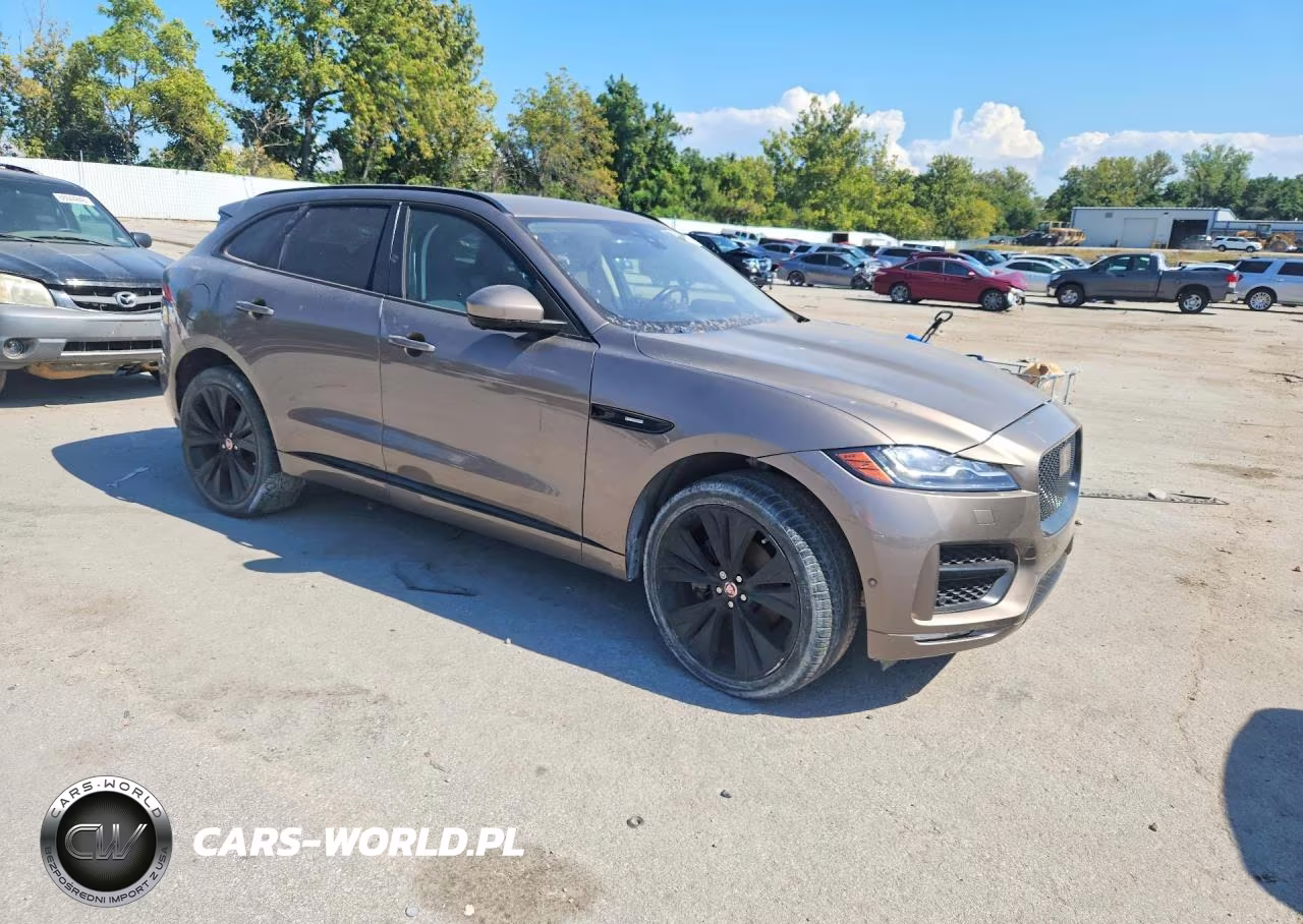 2017 Jaguar F-Pace R - Sport VIN:SADCL2BV9HA074262 - 4