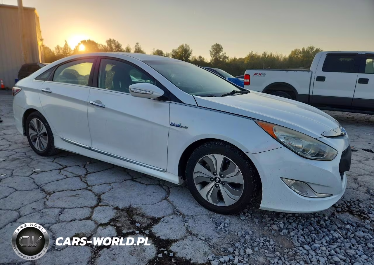 2013 Hyundai Sonata Hybrid VIN:KMHEC4A40DA082765 - 4