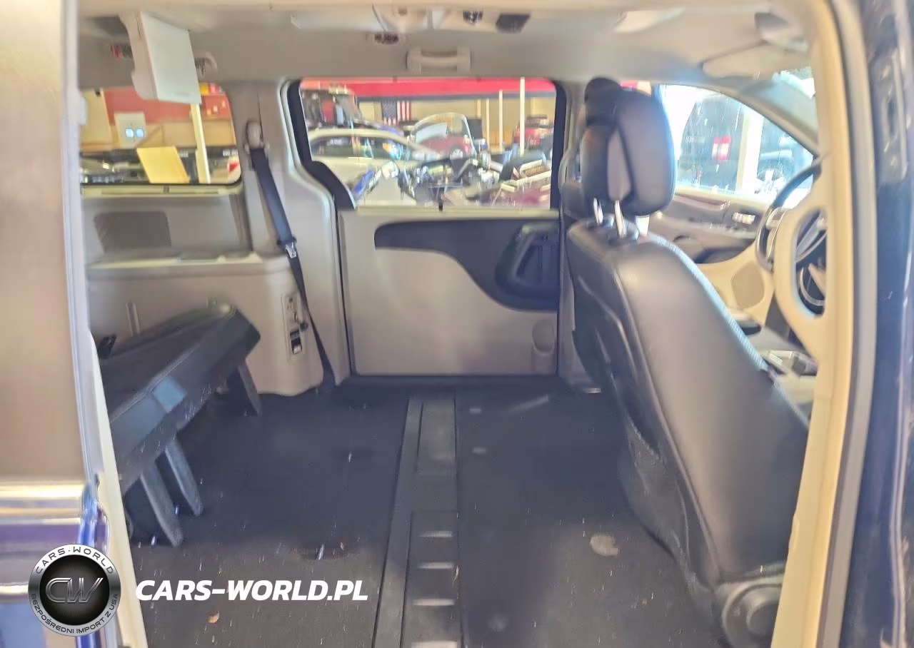 2016 Chrysler Town & Country Touring VIN:2C4RC1BG4GR246709 - 11