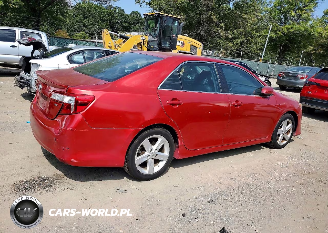 2014 Toyota Camry Se VIN:4T1BF1FK5EU832967 - 3