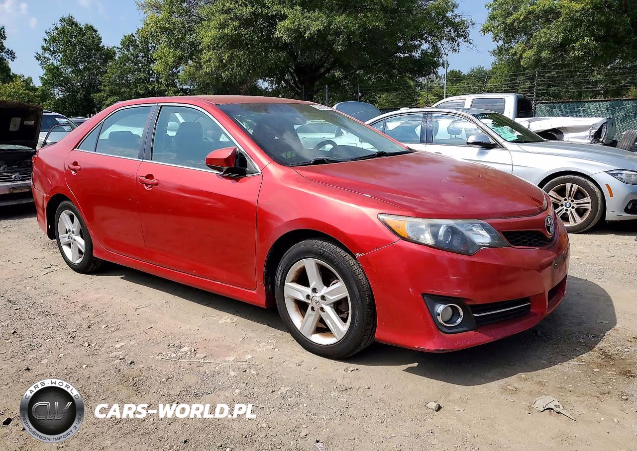 2014 Toyota Camry Se VIN:4T1BF1FK5EU832967 - 4