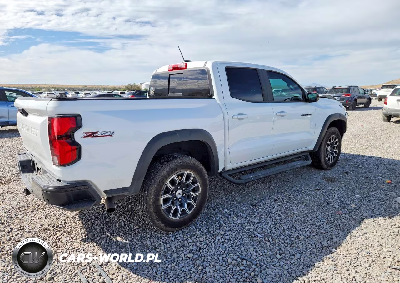 2023 Chevrolet Colorado Z71 VIN:1GCPTDEK6P1156863 - 3