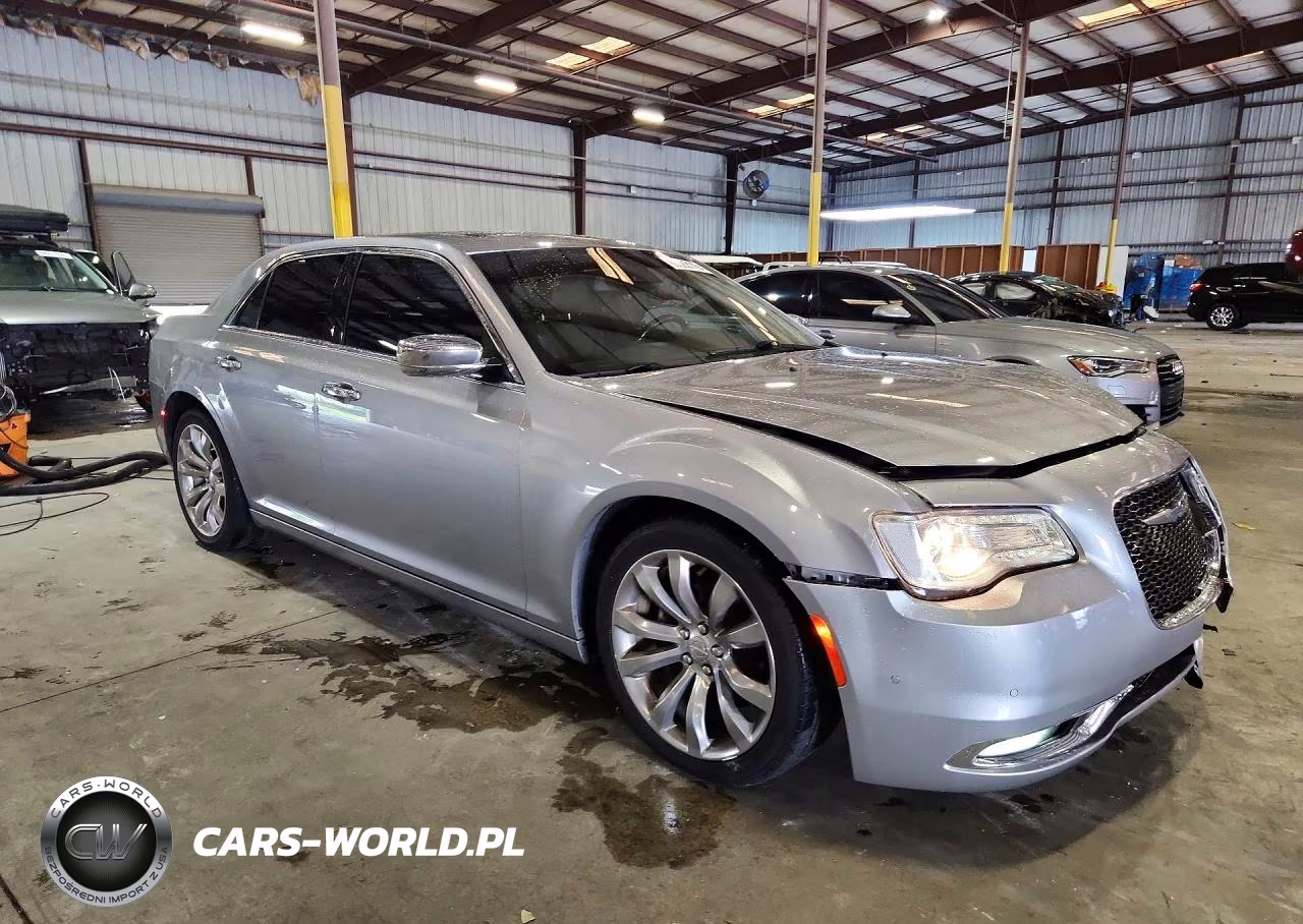 2017 Chrysler 300C VIN:2C3CCAEG0HH586680 - 4