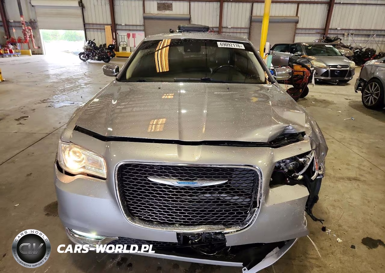 2017 Chrysler 300C VIN:2C3CCAEG0HH586680 - 5