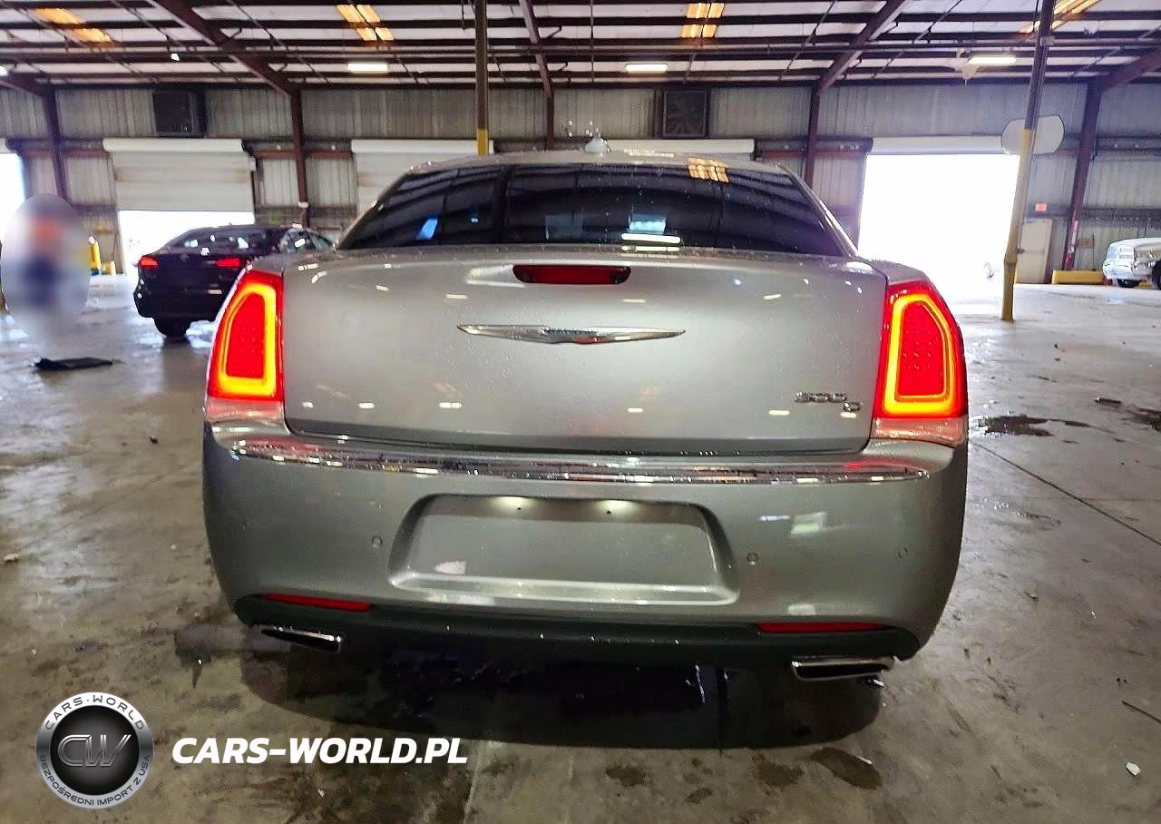 2017 Chrysler 300C VIN:2C3CCAEG0HH586680 - 6