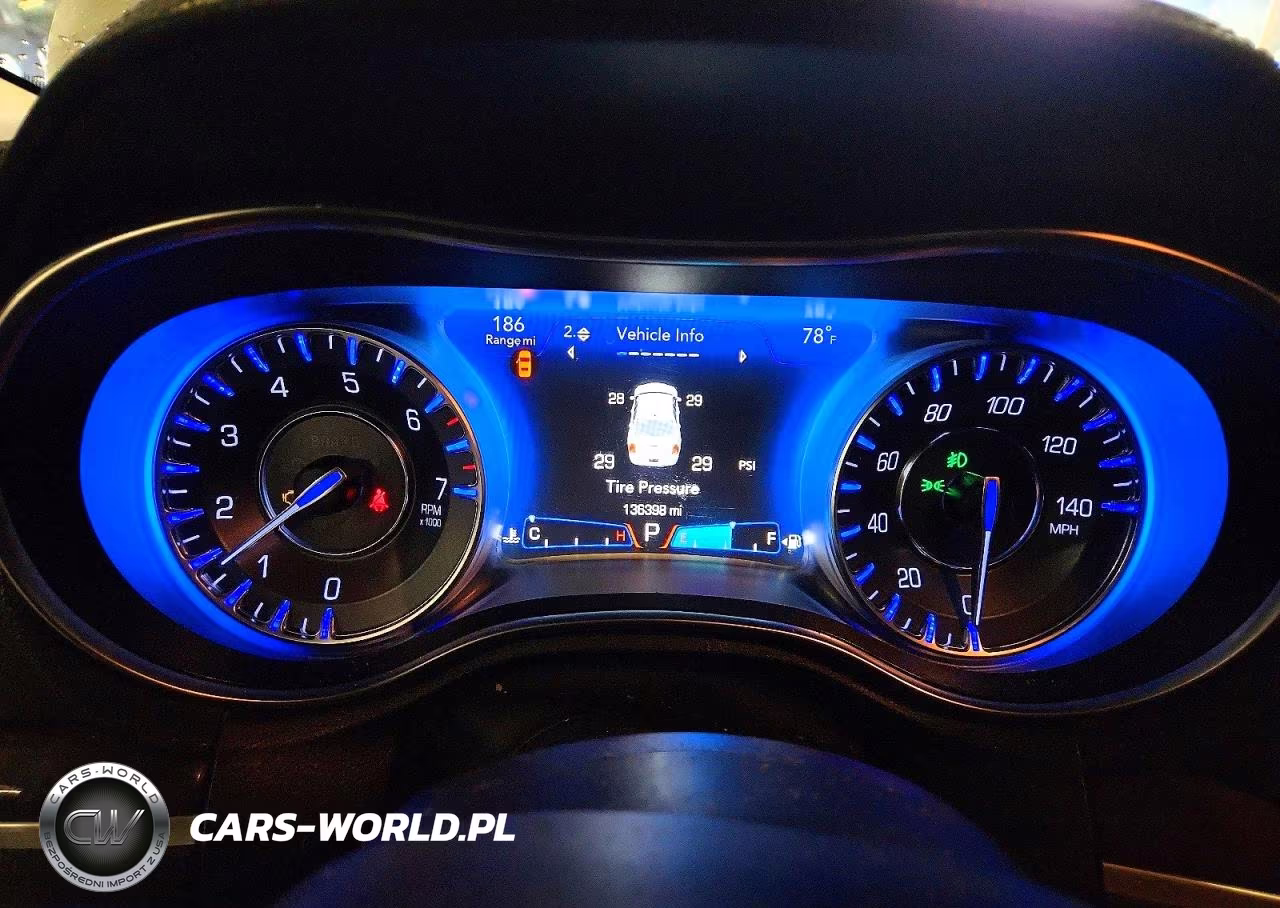 2017 Chrysler 300C VIN:2C3CCAEG0HH586680 - 9