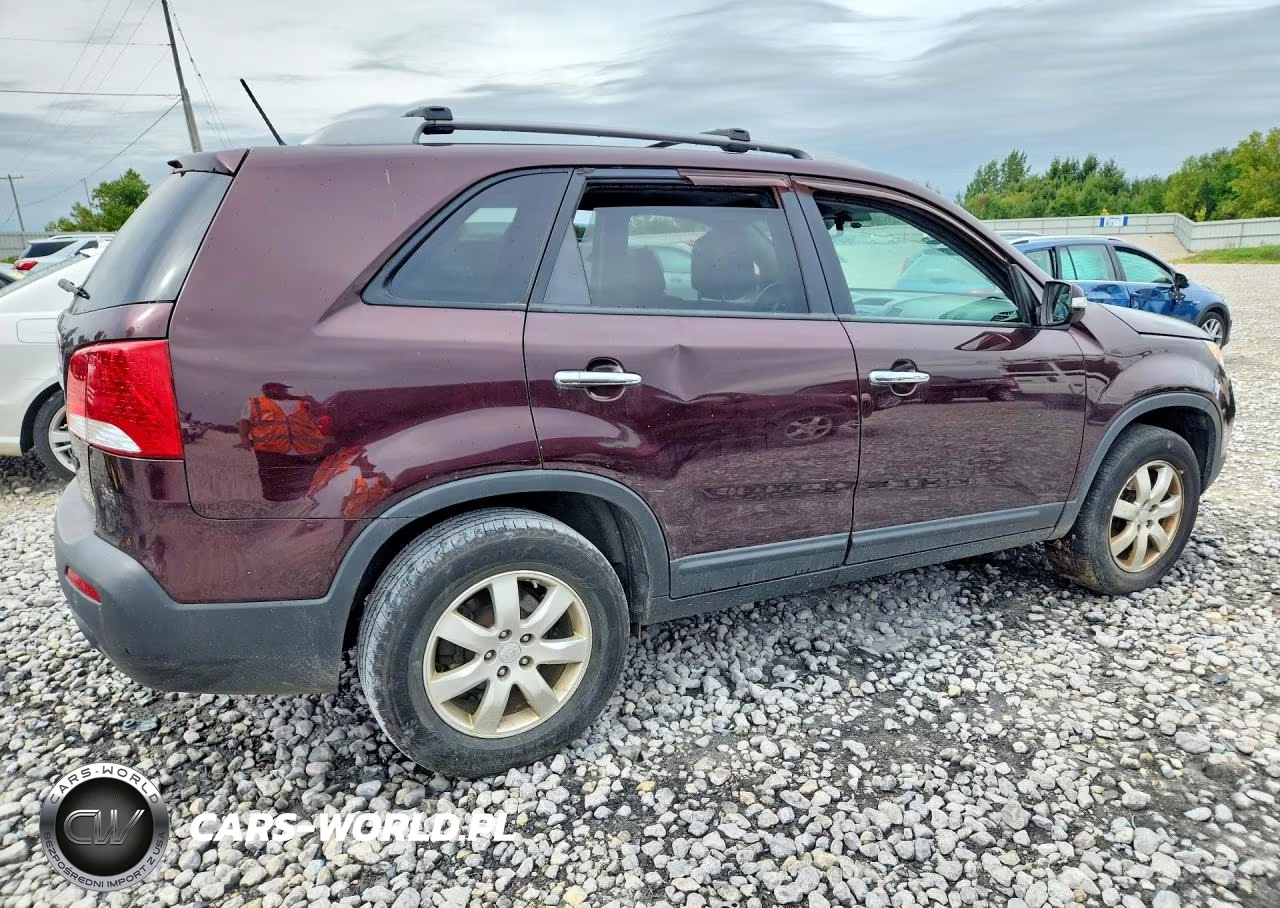2011 Kia Sorento Lx VIN:5XYKT4A11BG174607 - 3