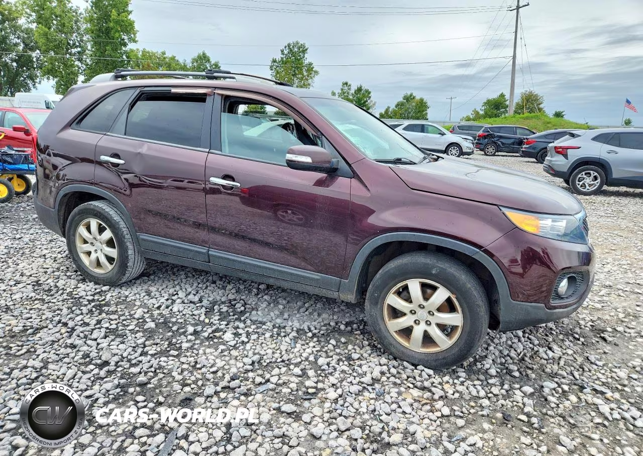 2011 Kia Sorento Lx VIN:5XYKT4A11BG174607 - 4