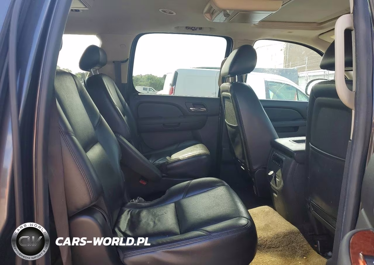 2010 Chevrolet Suburban K1500 Ltz VIN:1GNUKKE36AR255329 - 11