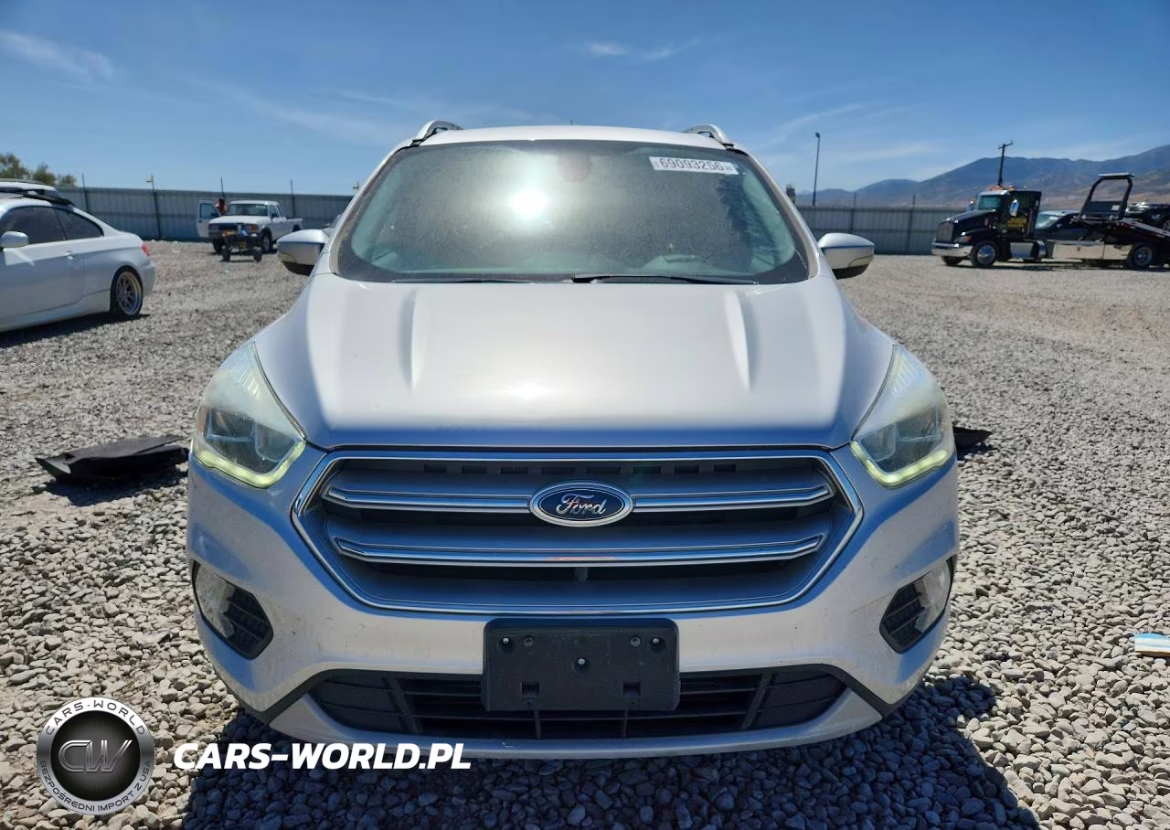 2017 Ford Escape Titanium VIN:1FMCU9J95HUB03983 - 5