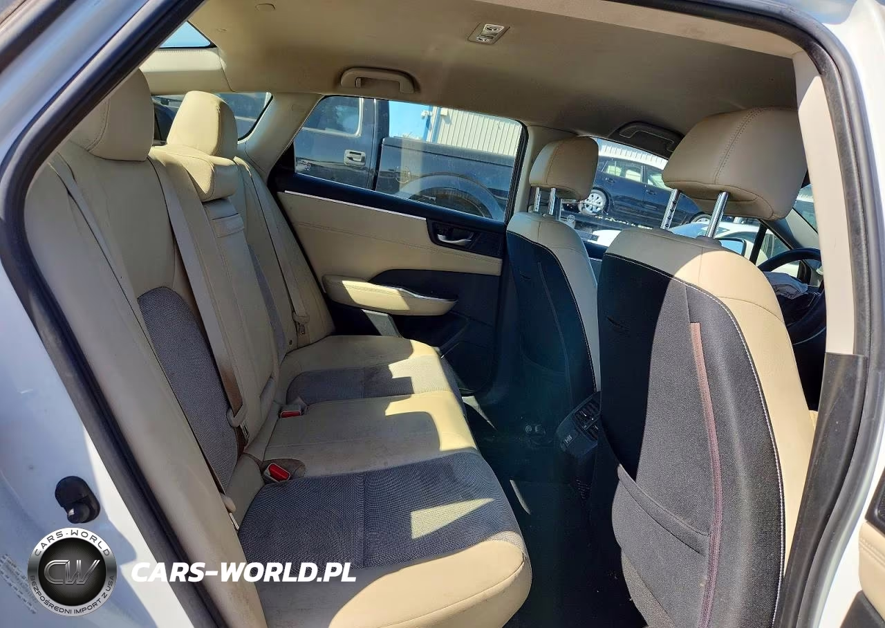 2018 Honda Clarity VIN:JHMZC5F18JC011922 - 10