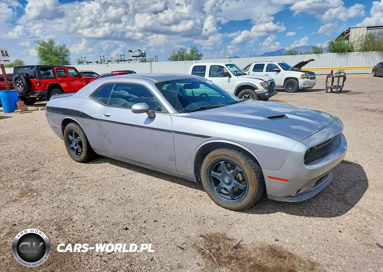 2018 Dodge Challenger Sxt VIN:2C3CDZAG3JH143429 - 4