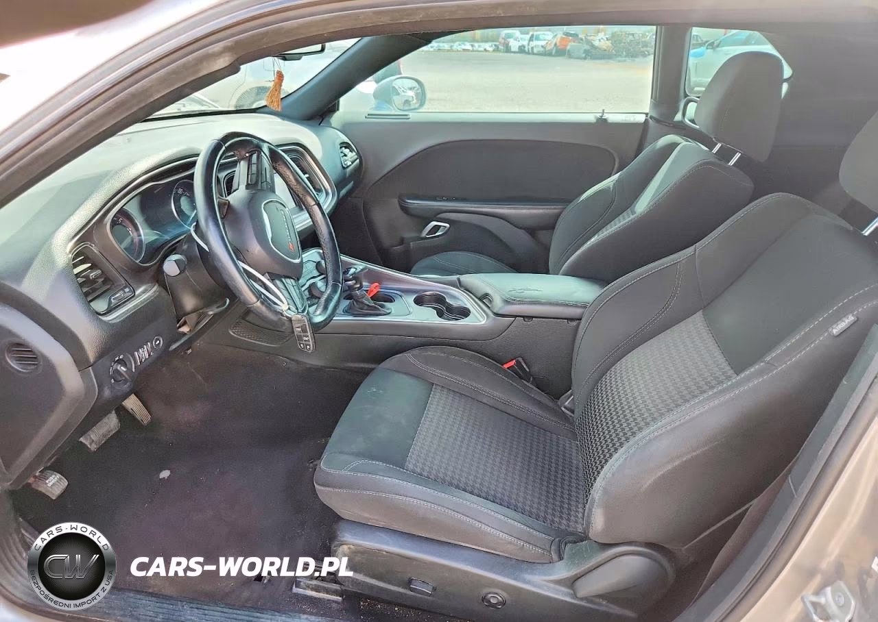 2018 Dodge Challenger Sxt VIN:2C3CDZAG3JH143429 - 7