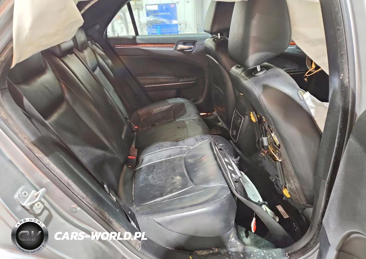2014 Chrysler 300 VIN:2C3CCARG4EH179516 - 10