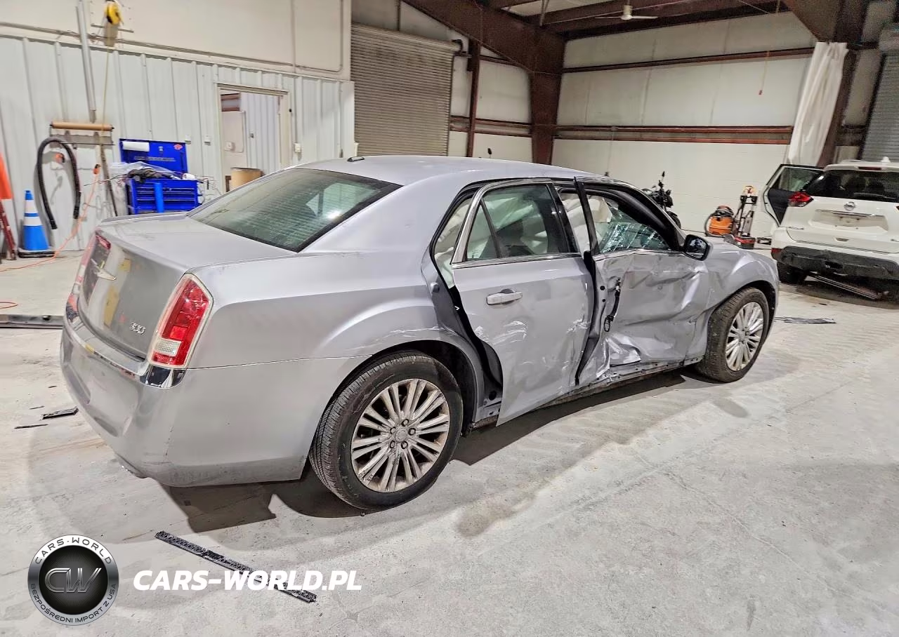 2014 Chrysler 300 VIN:2C3CCARG4EH179516 - 3