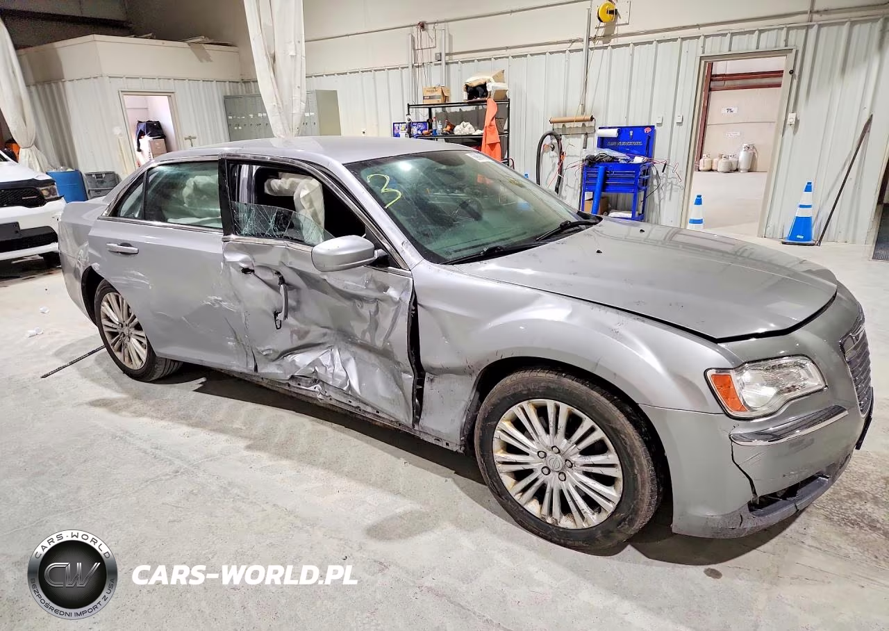 2014 Chrysler 300 VIN:2C3CCARG4EH179516 - 4