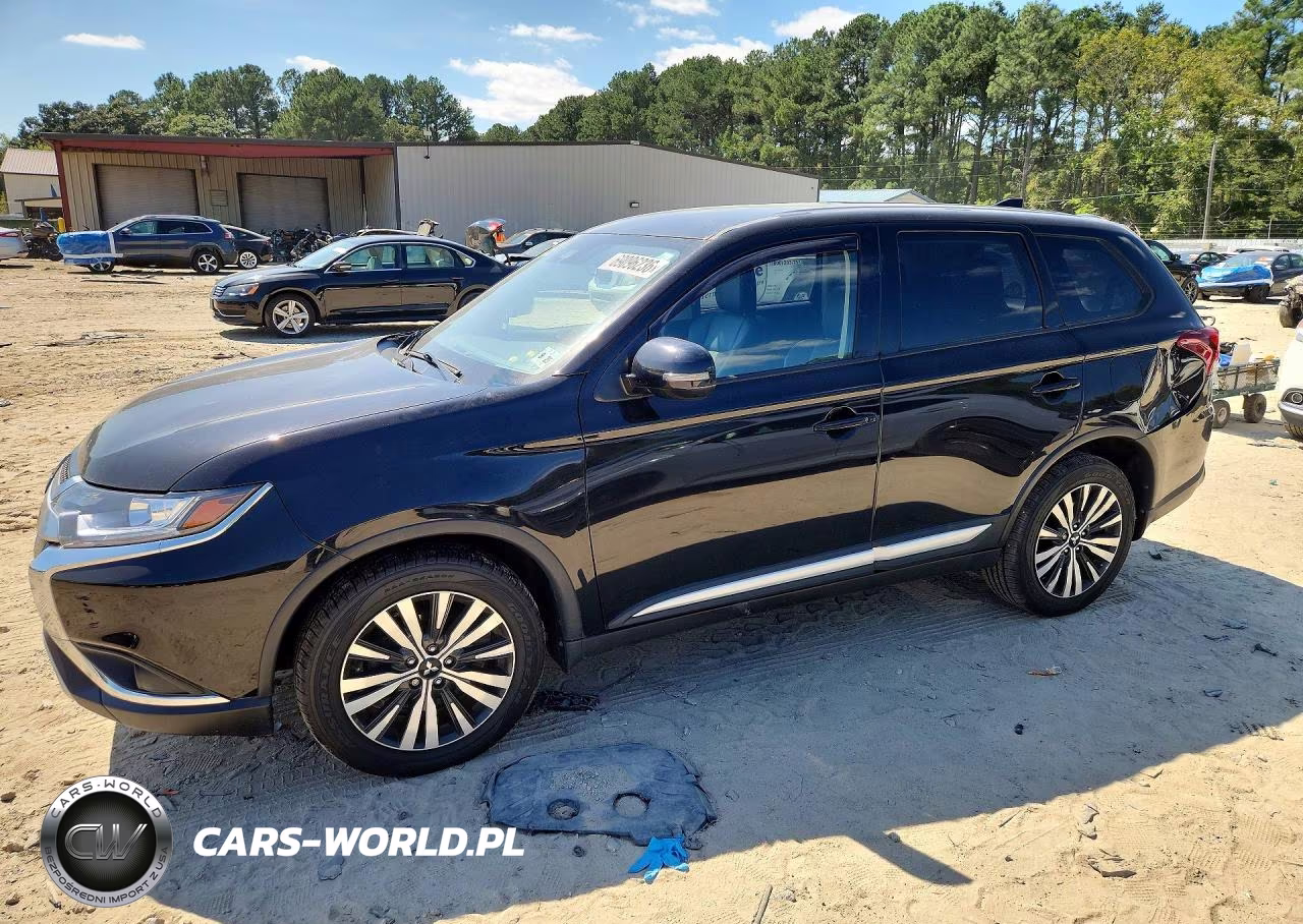 2020 Mitsubishi Outlander Se – zdjęcie 1 z 13