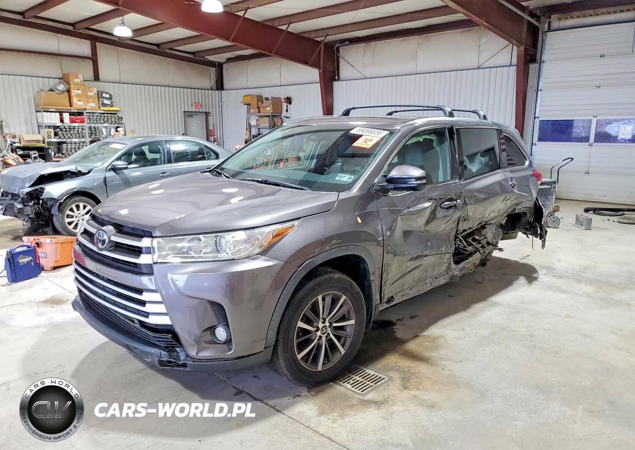 2019 Toyota Highlander Xle VIN:5TDJZRFH6KS988459 - 1
