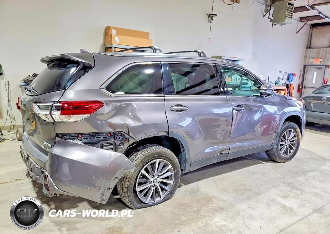 2019 Toyota Highlander Xle VIN:5TDJZRFH6KS988459 - 3