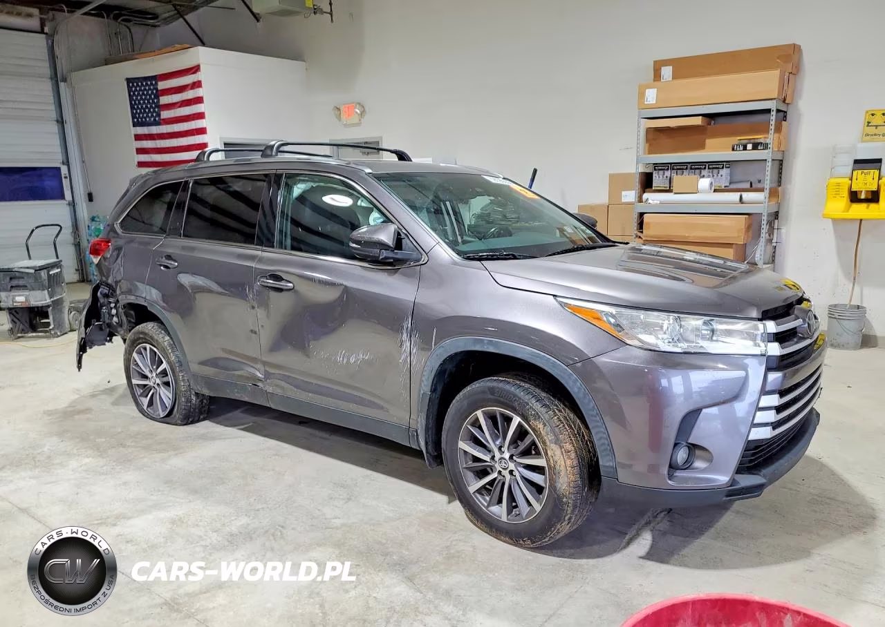 2019 Toyota Highlander Xle VIN:5TDJZRFH6KS988459 - 4