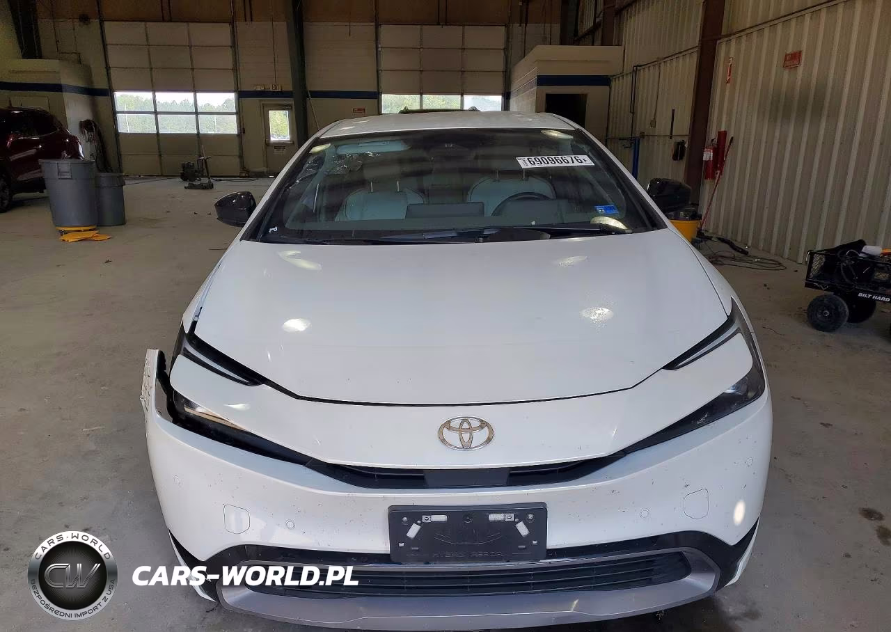 2024 Toyota Prius Xle VIN:JTDACAAU2R3031961 - 5