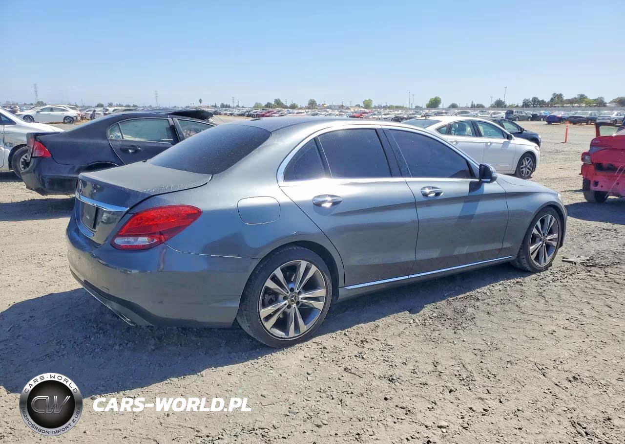 2018 Mercedes-Benz C 300 VIN:55SWF4JB9JU266280 - 3