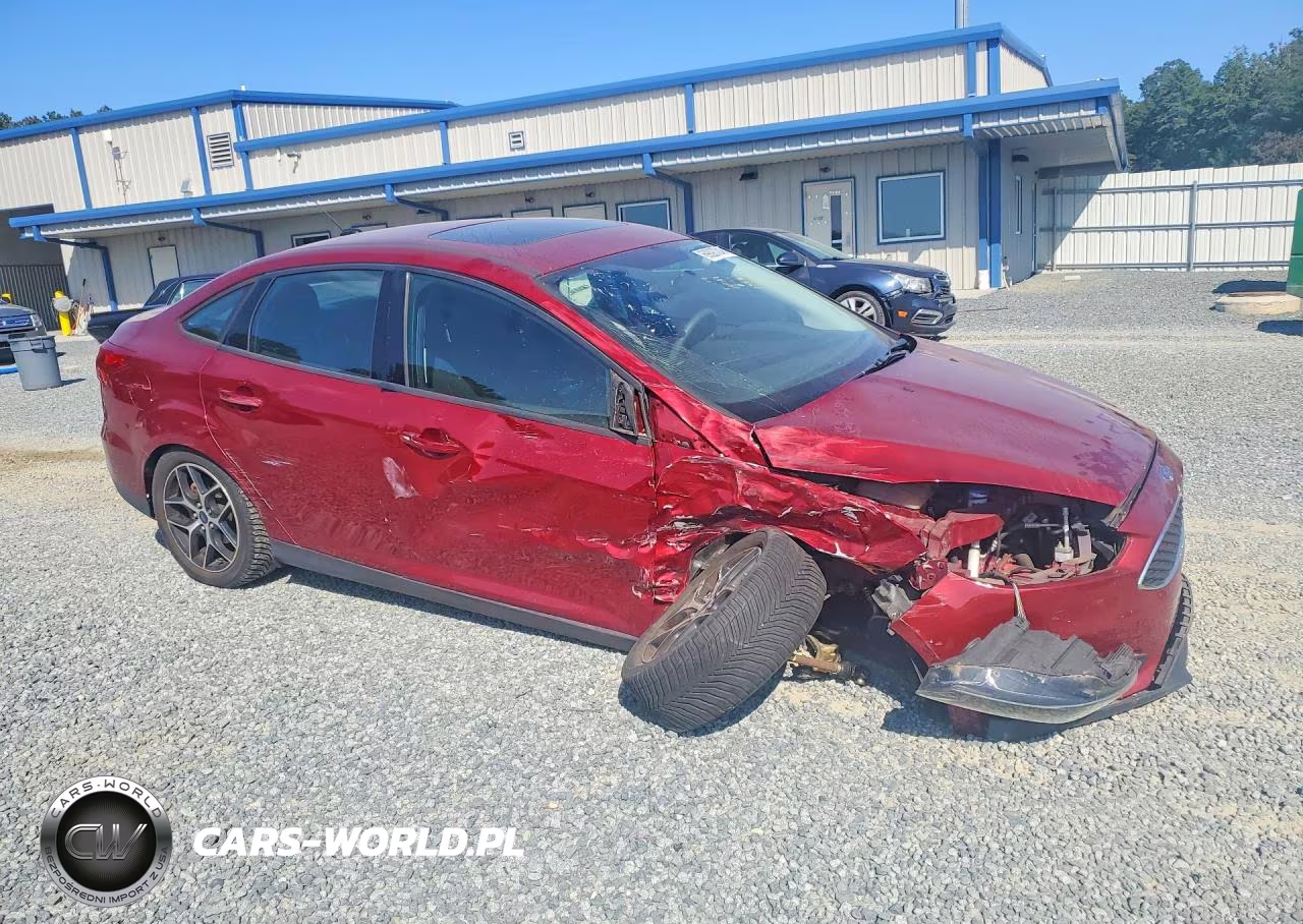 2017 Ford Focus Sel VIN:1FADP3H28HL212438 - 4