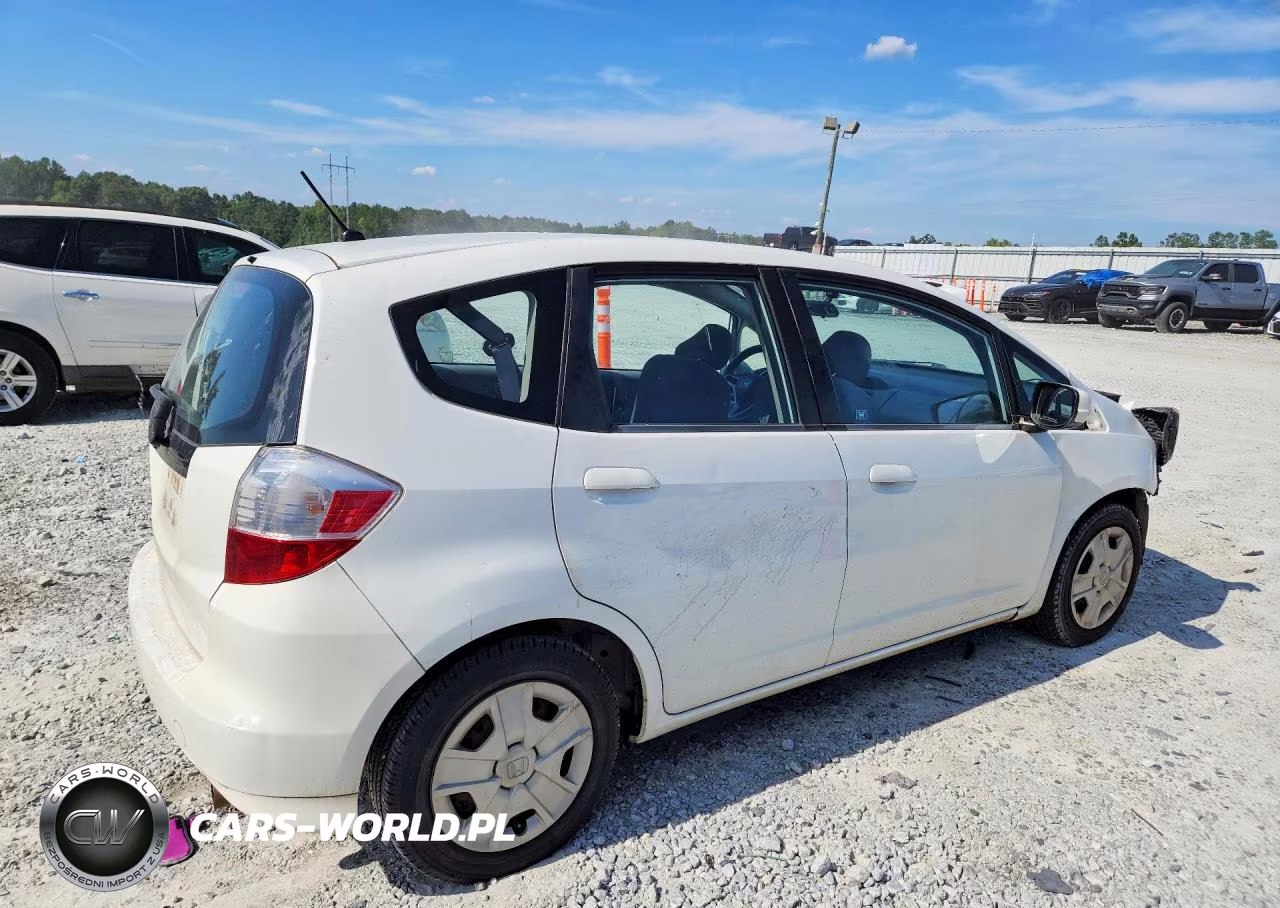 2012 Honda Fit VIN:JHMGE8H30CS000701 - 3
