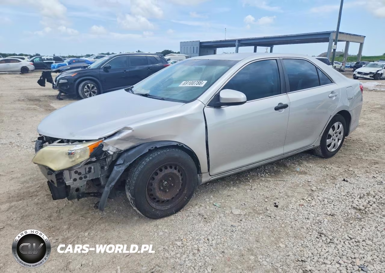 2012 Toyota Camry Le – zdjęcie 1 z 13
