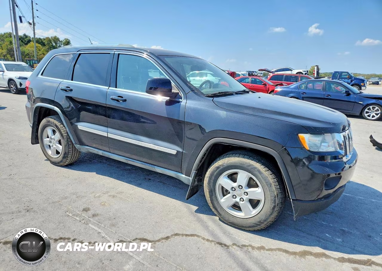 2011 Jeep Grand Cherokee Laredo VIN:1J4RS4GG5BC569370 - 4