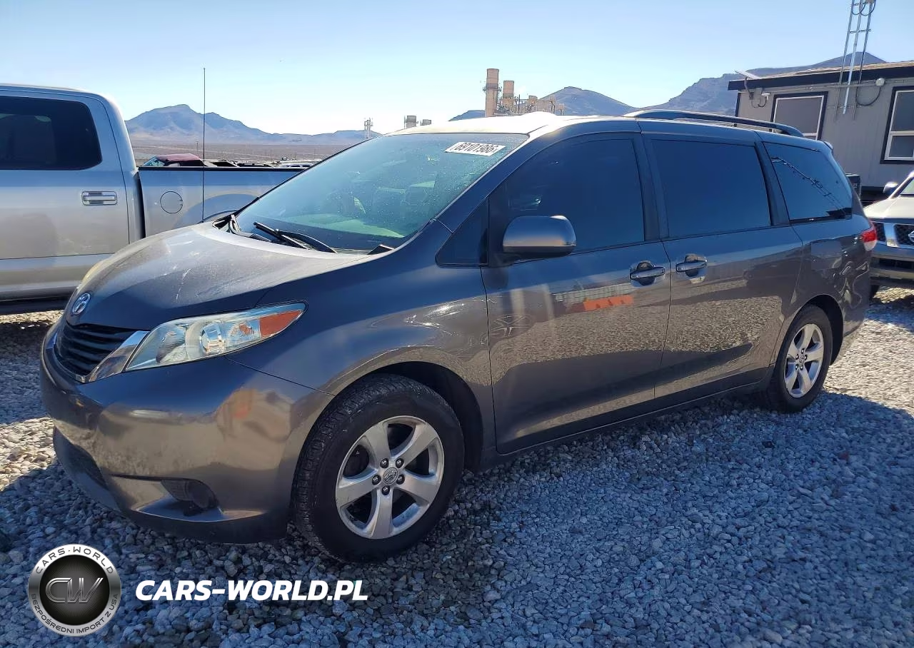 2012 Toyota Sienna Le – zdjęcie 1 z 13