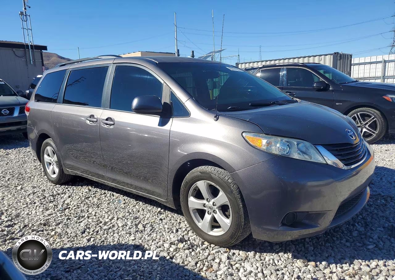 2012 Toyota Sienna Le VIN:5TDKK3DCXCS206534 - 4