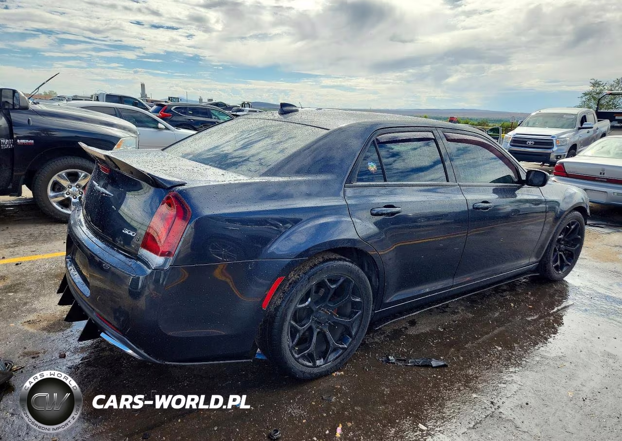 2015 Chrysler 300 S VIN:2C3CCABG7FH846008 - 3