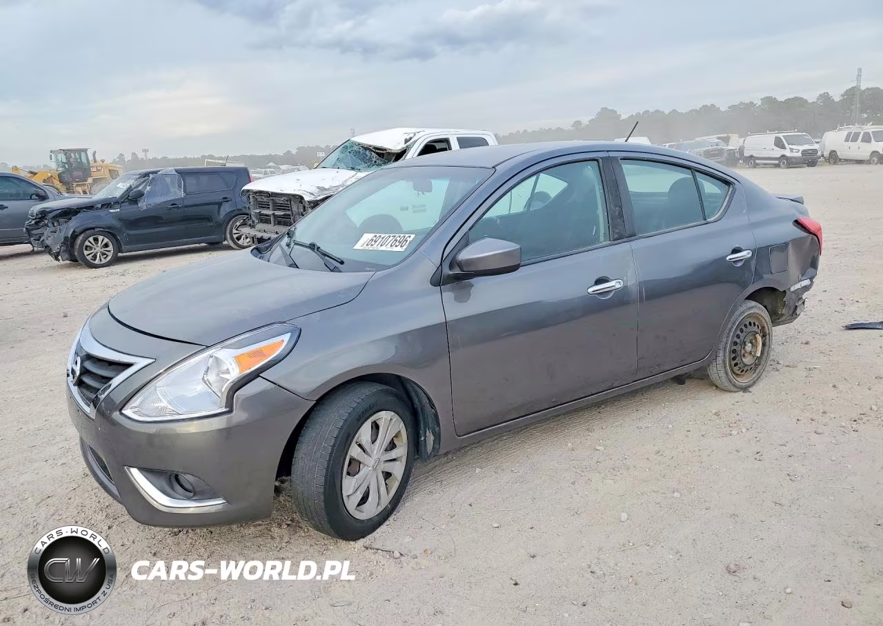 NISSAN VERSA